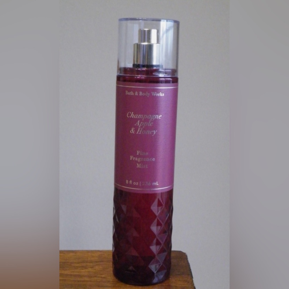 BATH & BODY WORKS ~ CHAMPAGNE APPLE & HONEY FINE FRAGRANCE MIST
Full - 8 OZ